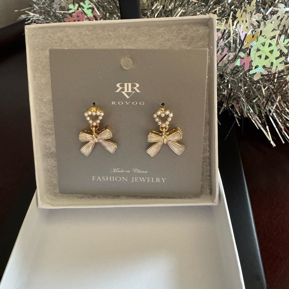 Fashion‎ earrings